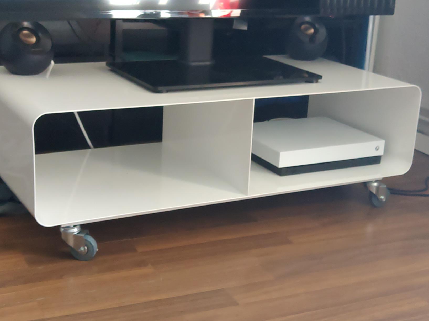 Endlich Ordnung unterm TV