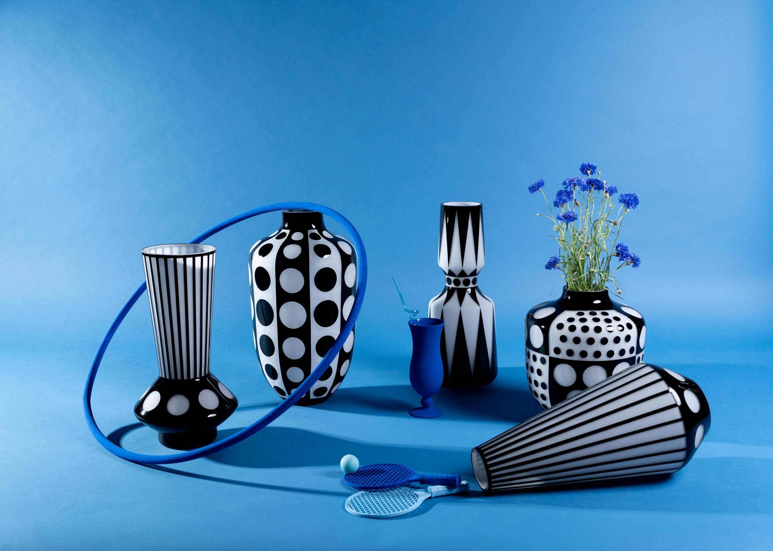 kare-design-vase-brillar-45-cm-glasvase-schwarz-wei-mit-polka-dots image 2