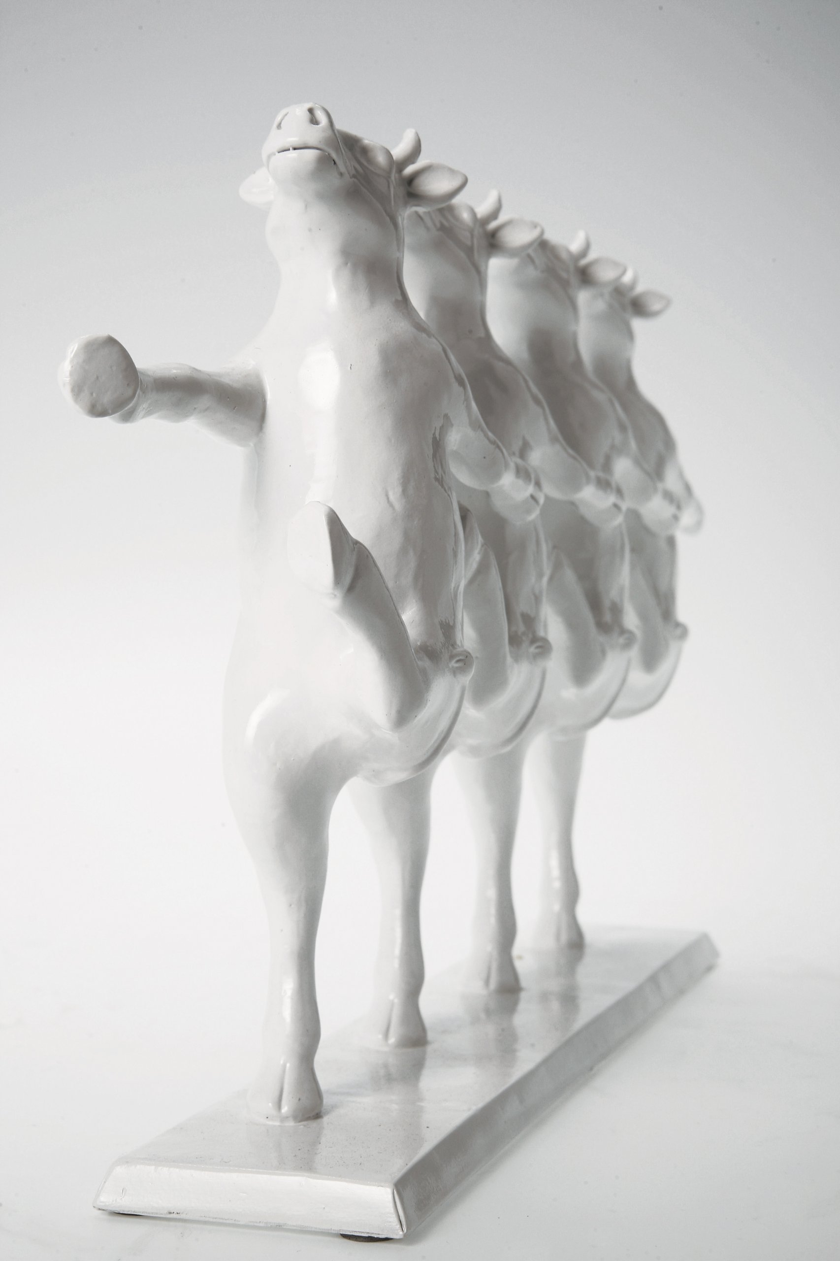 kare-design-deko-figur-dancing-cows-kuh-deko-wei-23x40x7-cm image 4