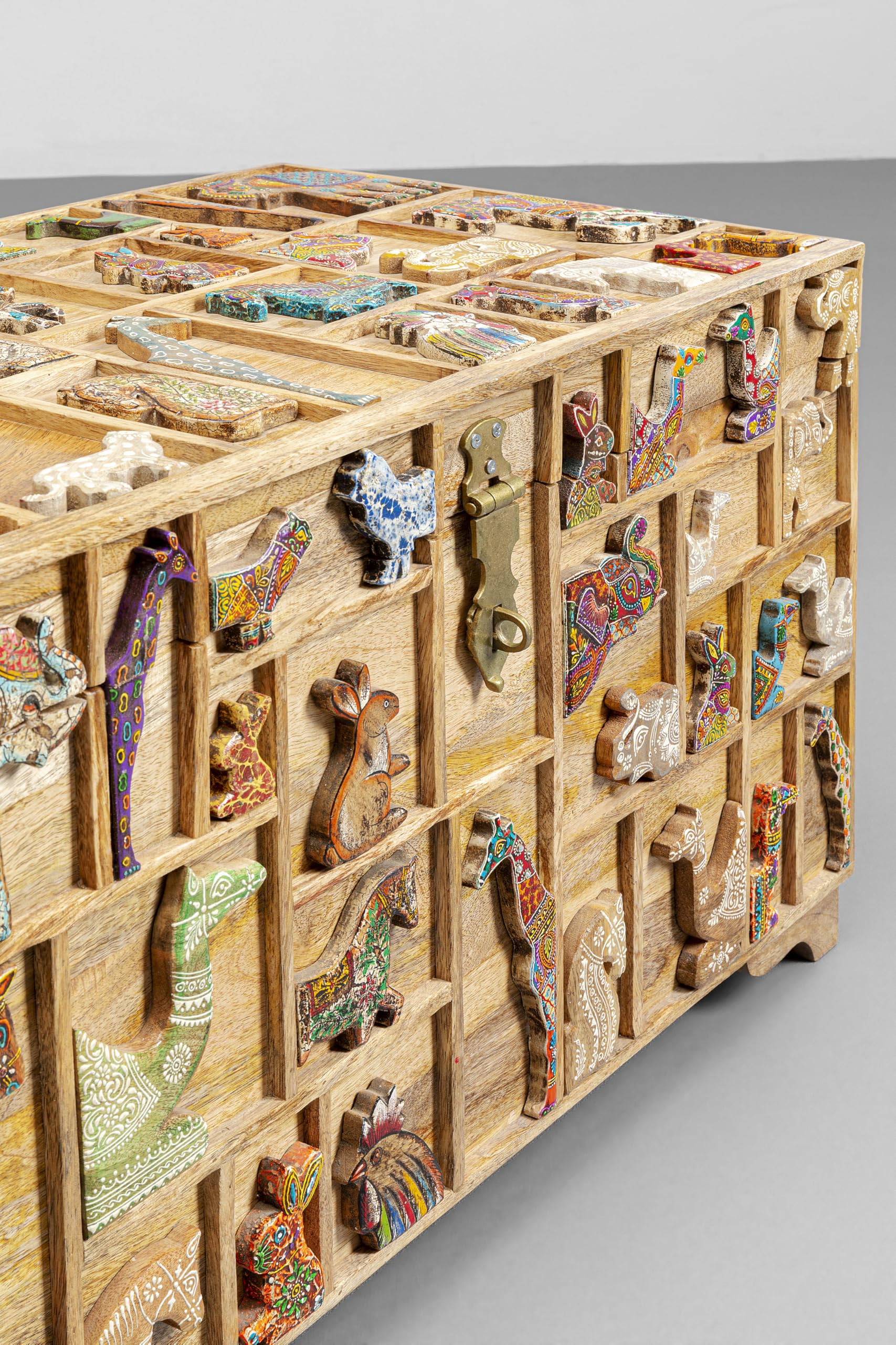 kare-design-truhe-zoo-81x47x42-cm-aufbewahrungstruhe-mango-massivholz-tiermotive image 5