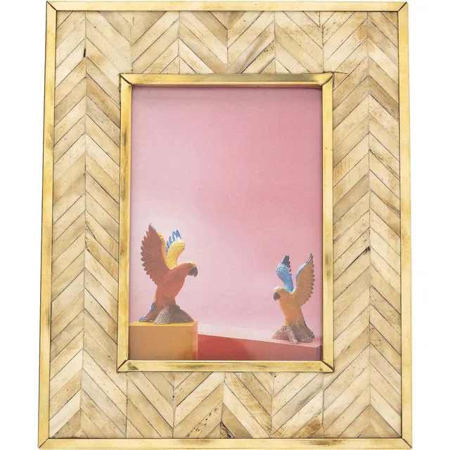 kare-design-chevron-bilderrahmen-braun-13x18-cm-glas-messing-b-ffelknochen image 1