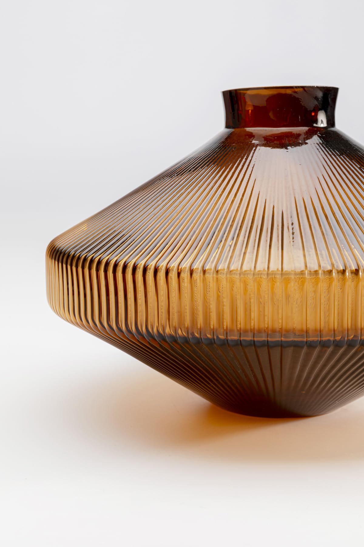 kare-design-vase-daphne-braun-blumenvase-aus-glas-h-he-24-cm-gemustert image 5