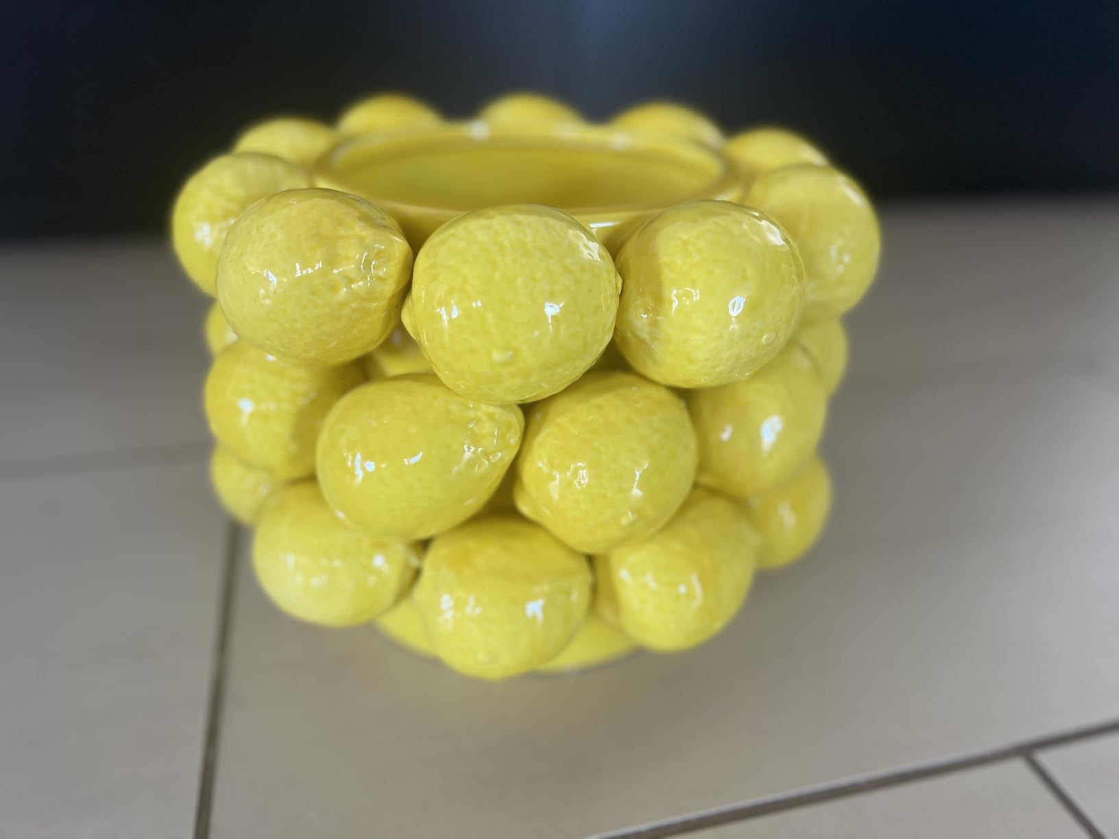 Fröhliche Porzellanvase