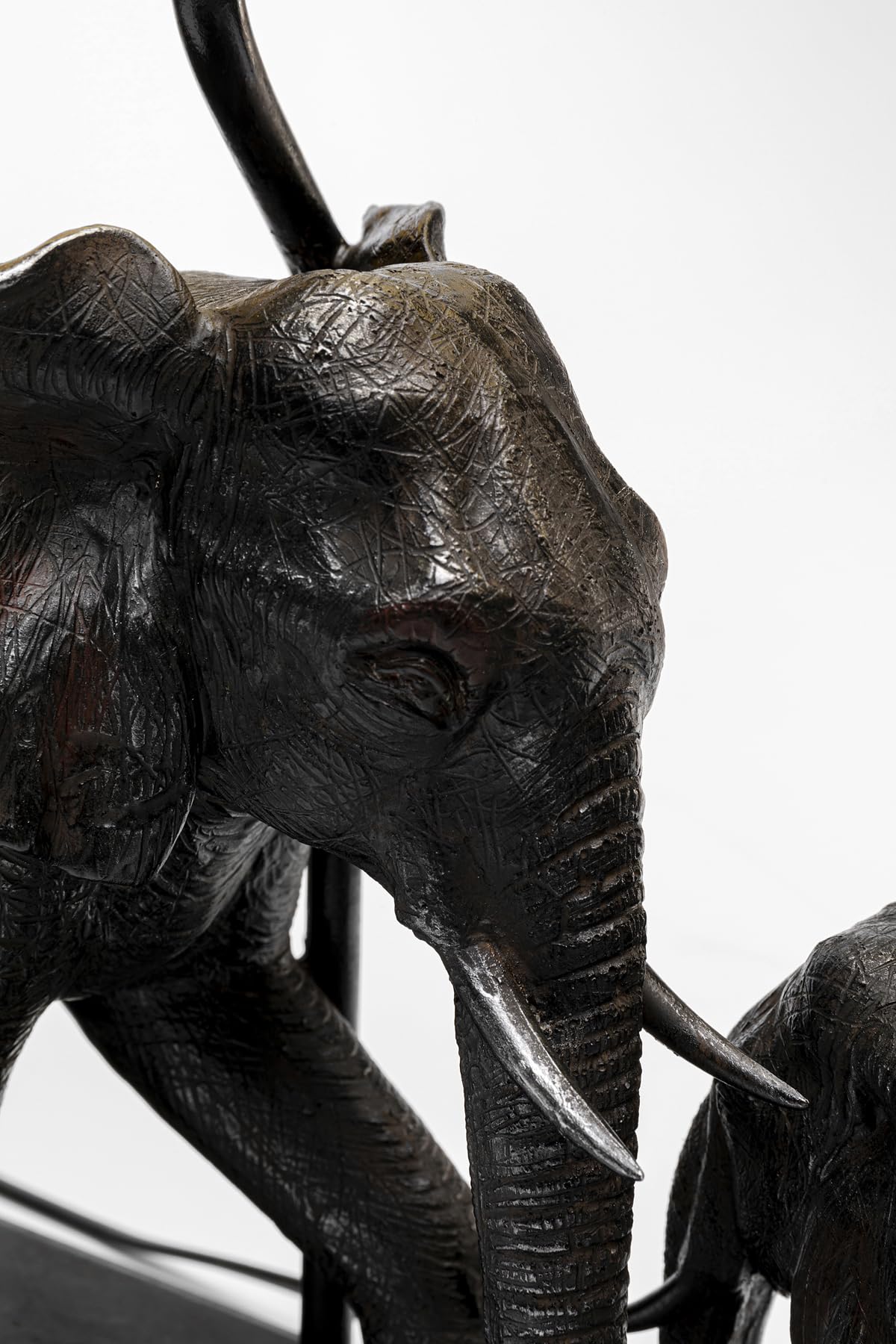 kare-design-tischleuchte-elephant-family-e27-elefanten-motiv-braun-schwarz image 4