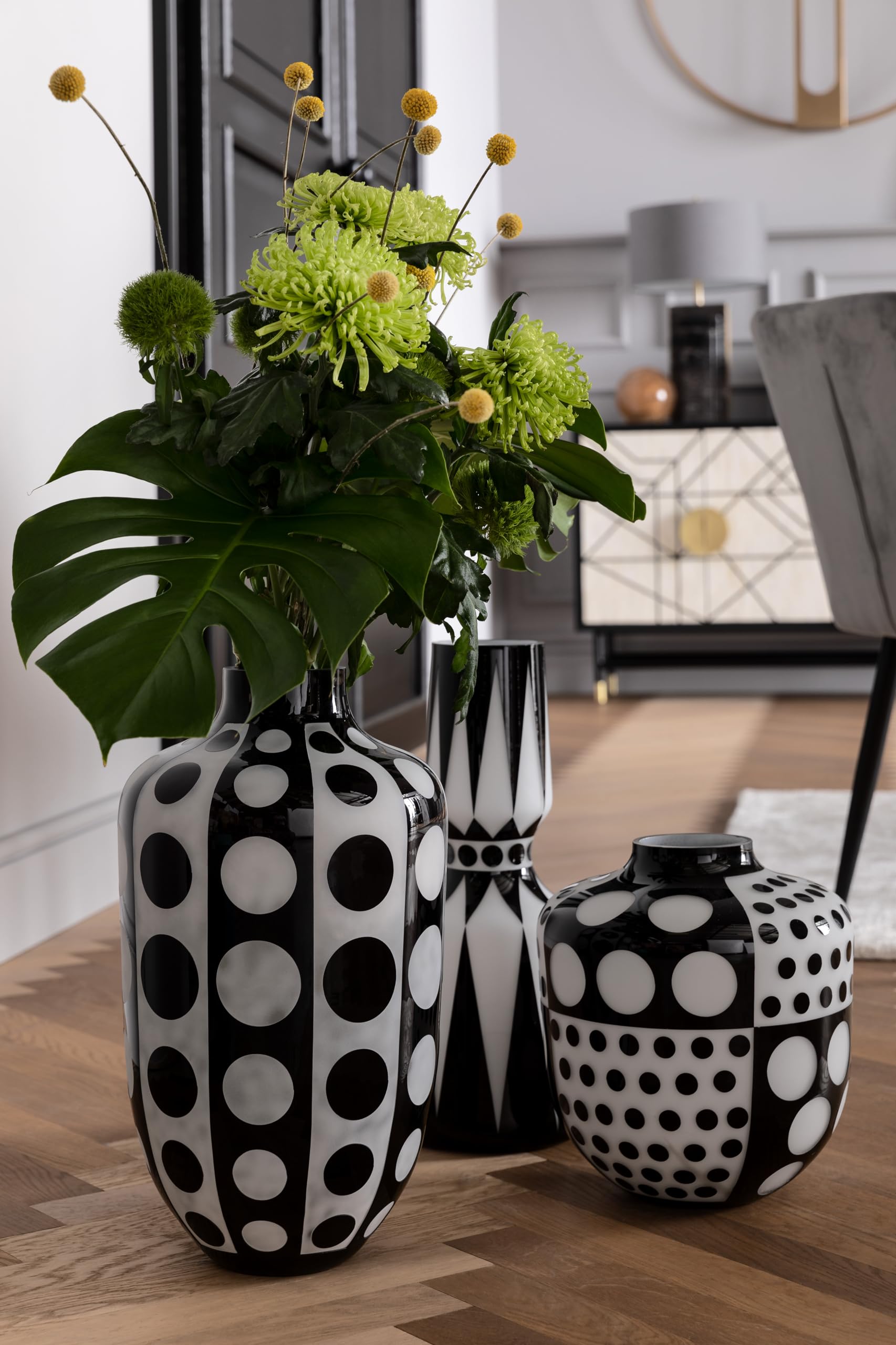 kare-design-brillar-round-vase-31-cm-schwarz-wei-gepunktet-glas image 2
