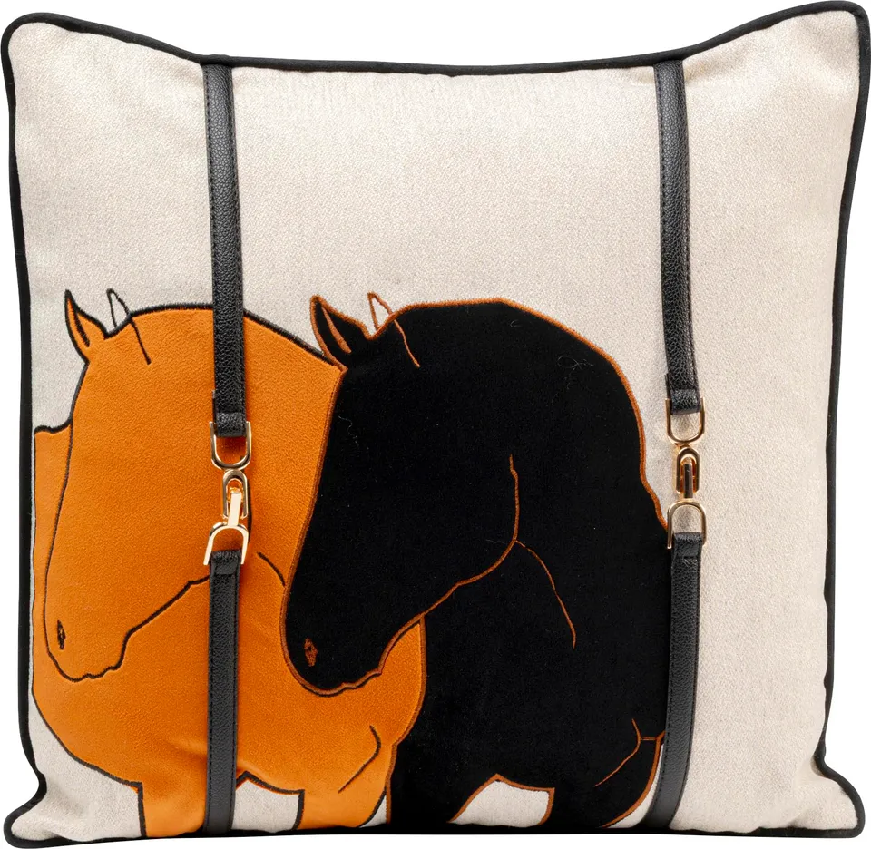 kare-design-kissen-pferde-date-motiv-orange-dekokissen-45x45-cm-mit-metall-appli image 1