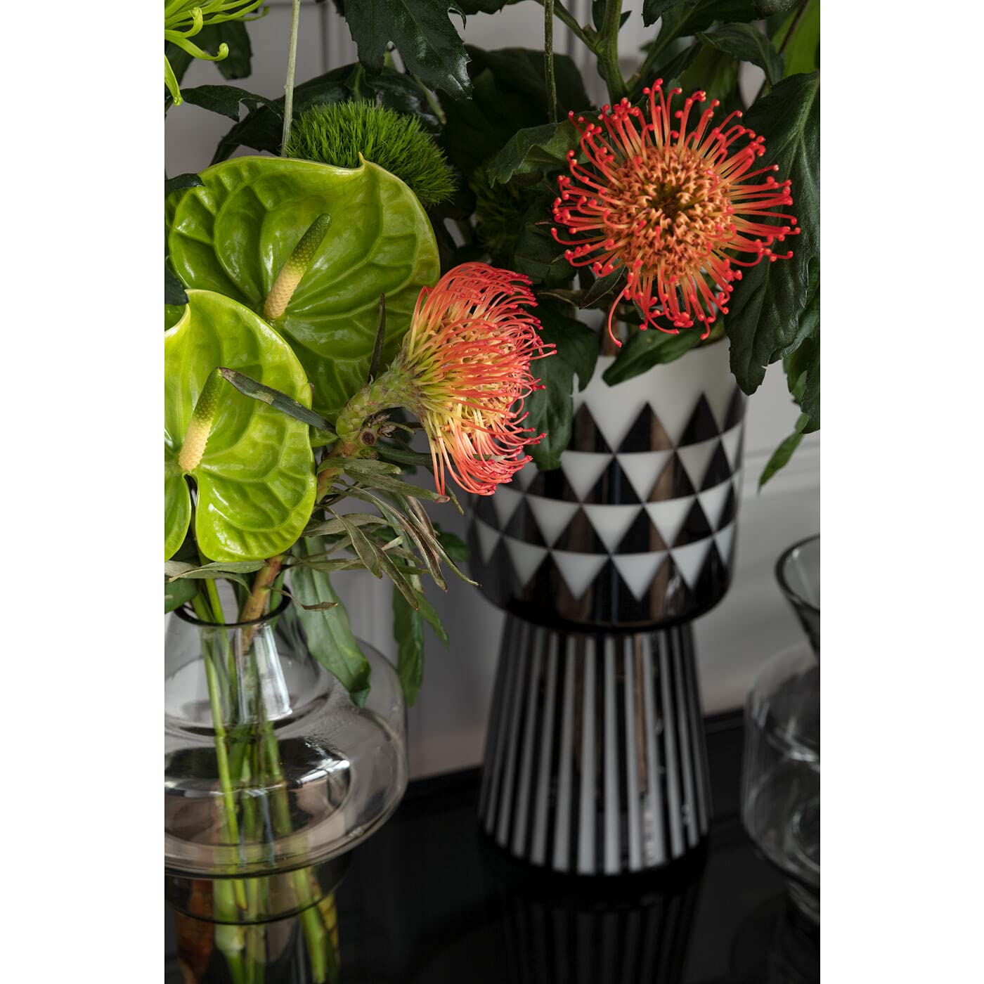 kare-design-vase-brillar-blumenvase-31-cm-schwarz-wei-glas image 2
