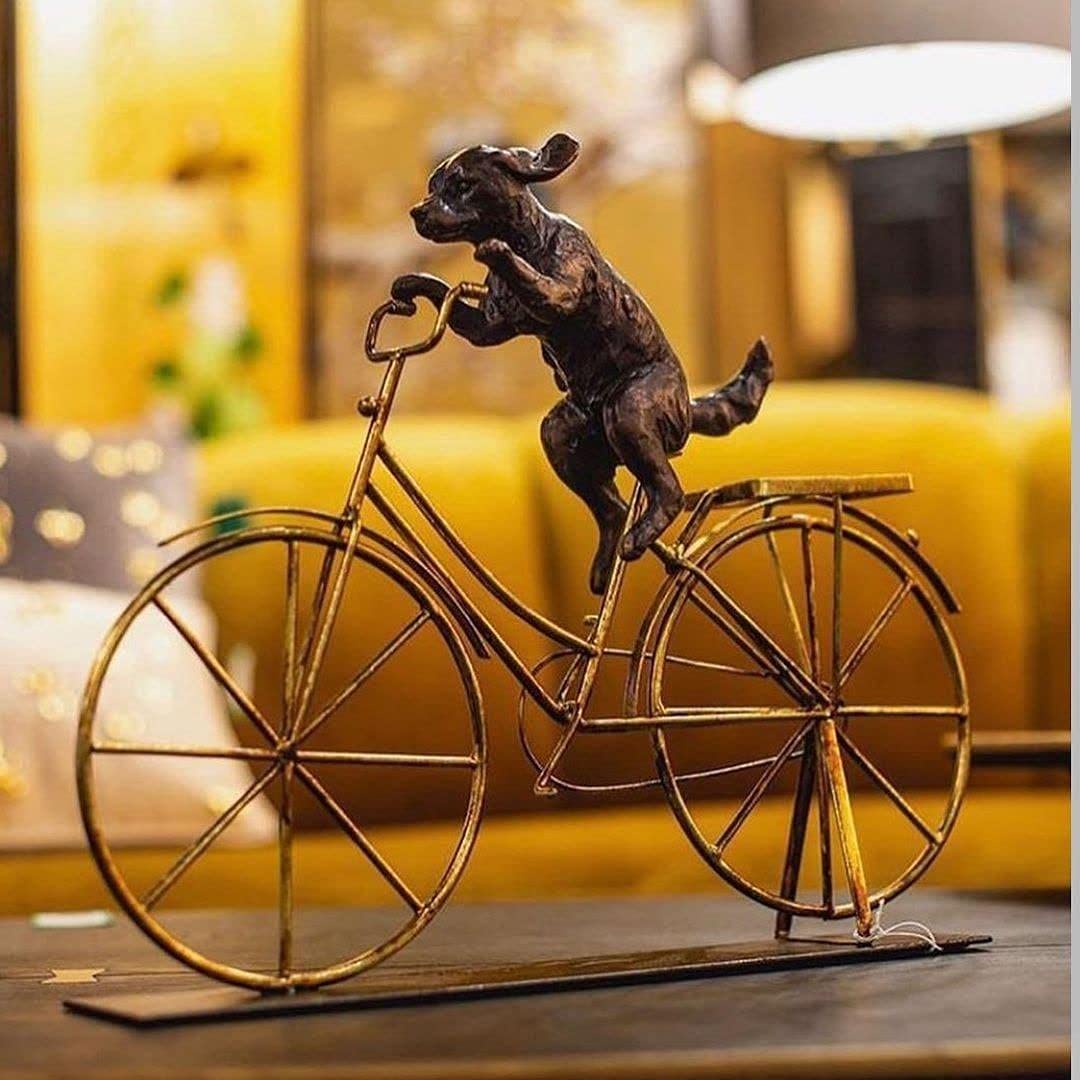 kare-design-dog-with-bicycle-deko-skulptur-schwarz-gold-35-5x44x7-5-cm image 2