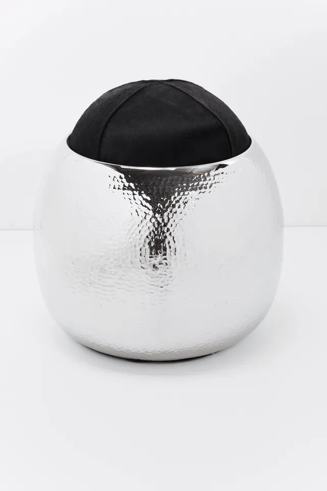 kare-design-hammered-fur-hocker-aluminium-mit-kuhfell-auflage image 1