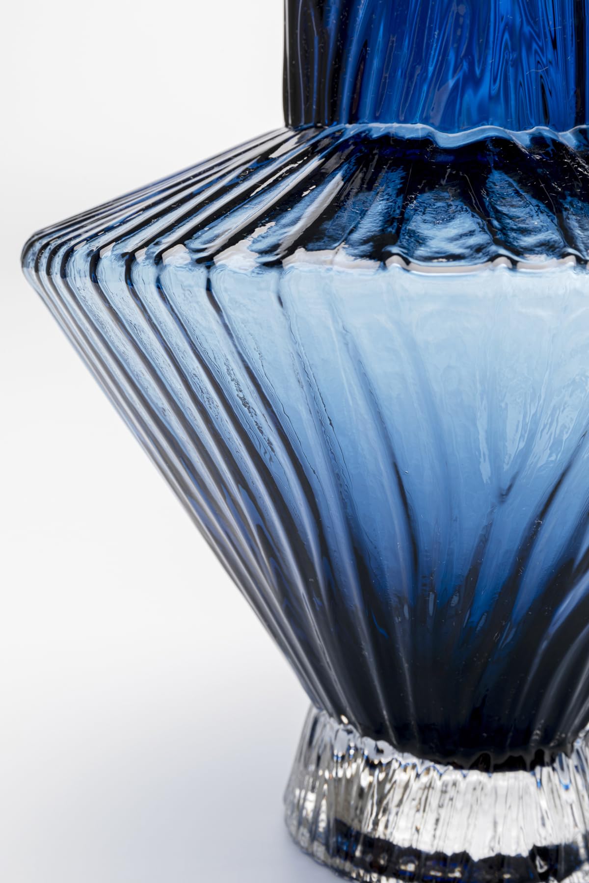 kare-design-vase-daphne-blau-20-cm-kompakte-blumenvase-aus-glas image 3