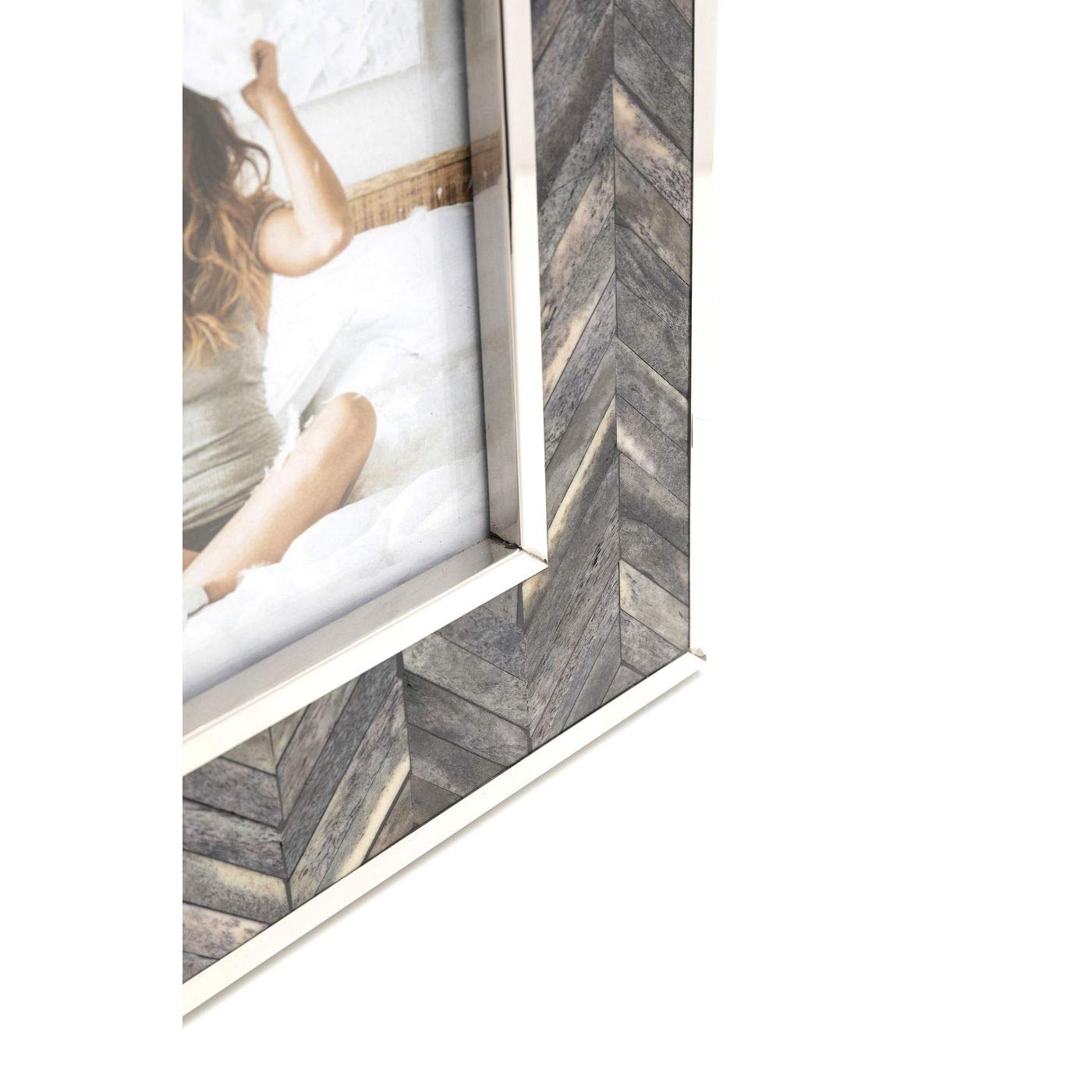 kare-design-bilderrahmen-chevron-grau-verspiegelt-21-x-26-x-2-cm-f-r-13x18 image 4