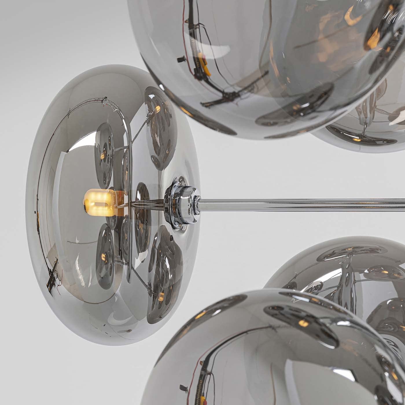 kare-design-h-ngeleuchte-headlight-chrome-silber-155-x-53-x-53-cm image 3