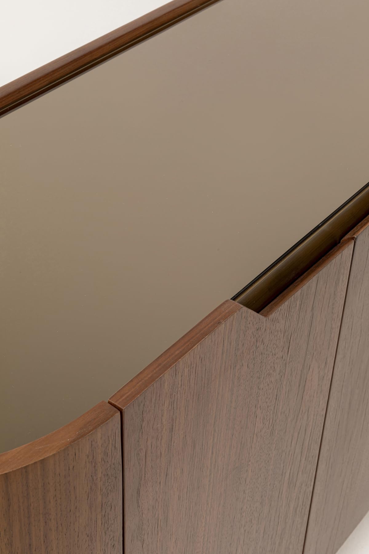 kare-design-giorgio-sideboard-walnuss-optik-180x80x42-cm-mit-glasplatte image 6