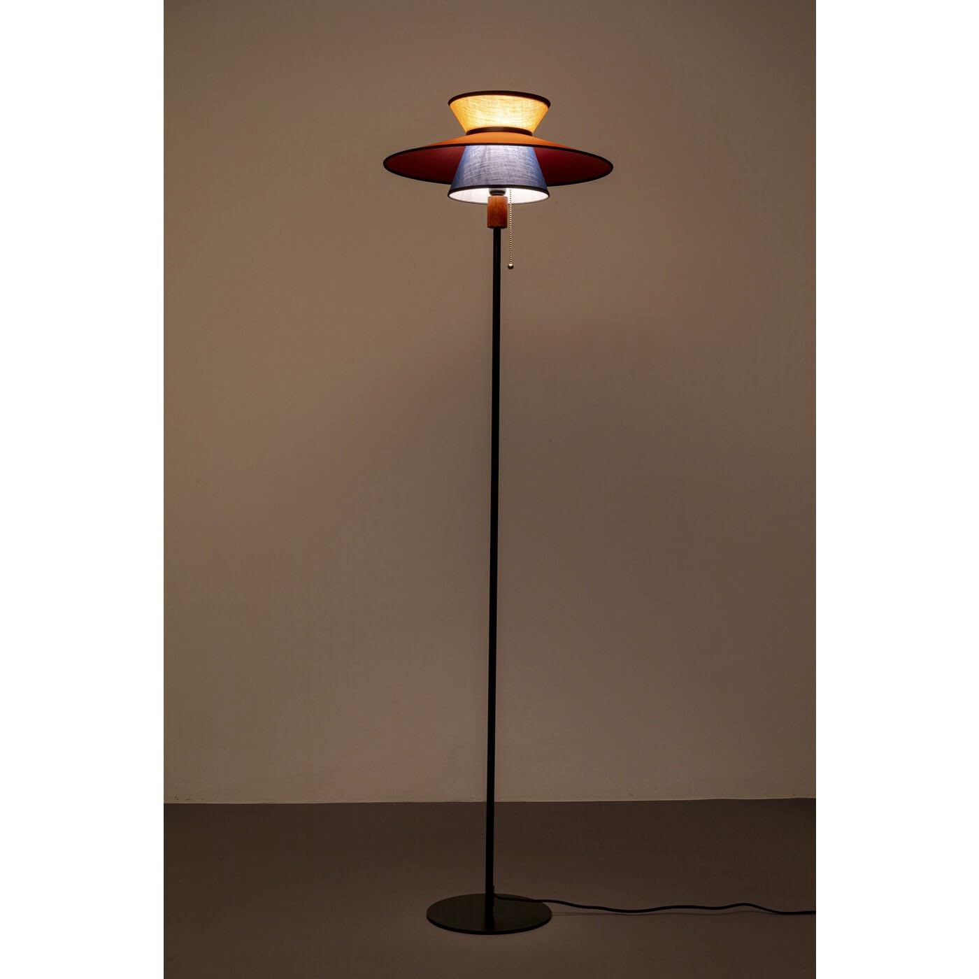 kare-design-riva-stehleuchte-schwarz-160x45x45-cm-stahlgestell-mit-baumwollschir image 5