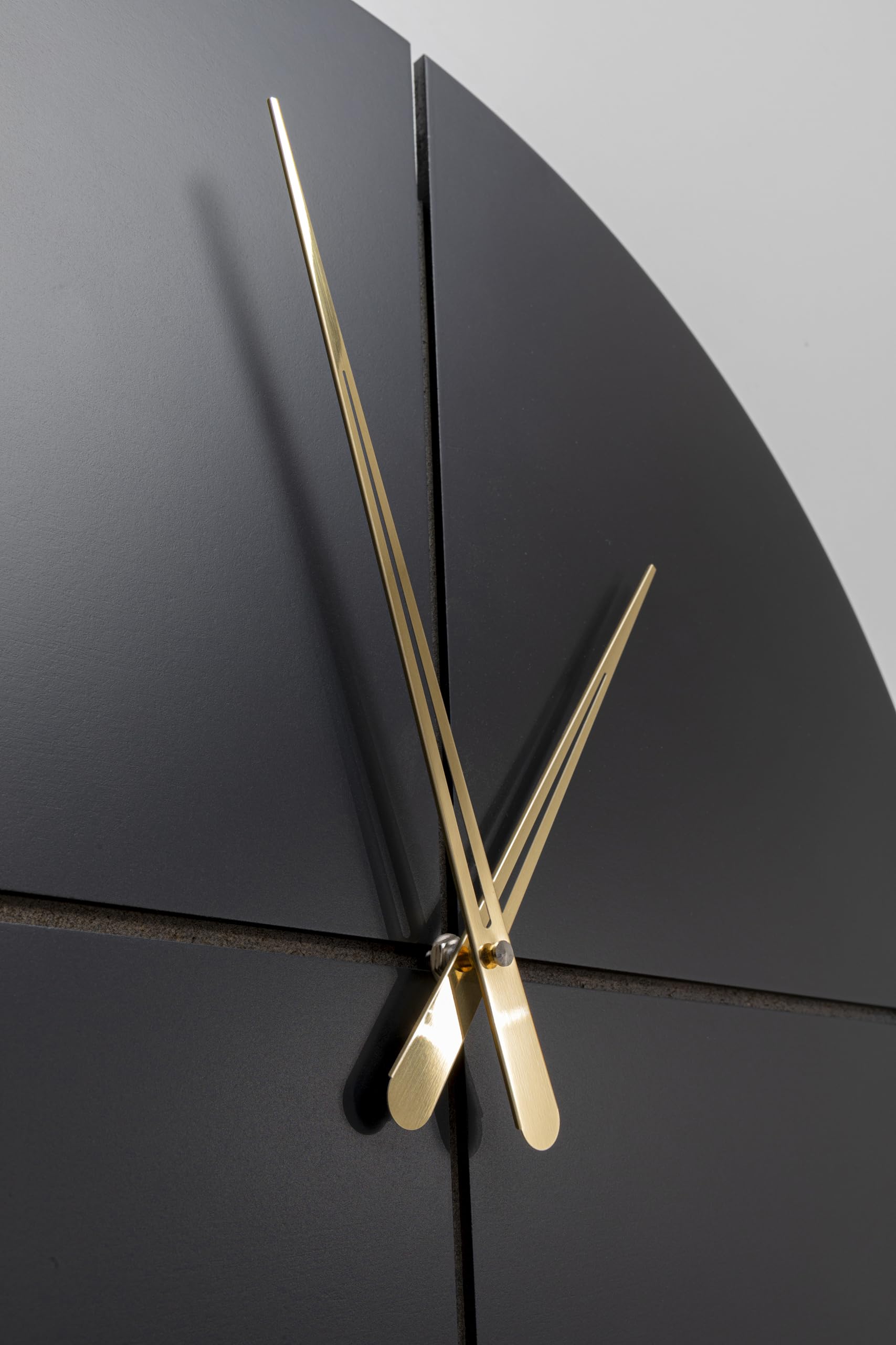 kare-design-andrea-wanduhr-schwarz-gold-60-cm-rund image 5