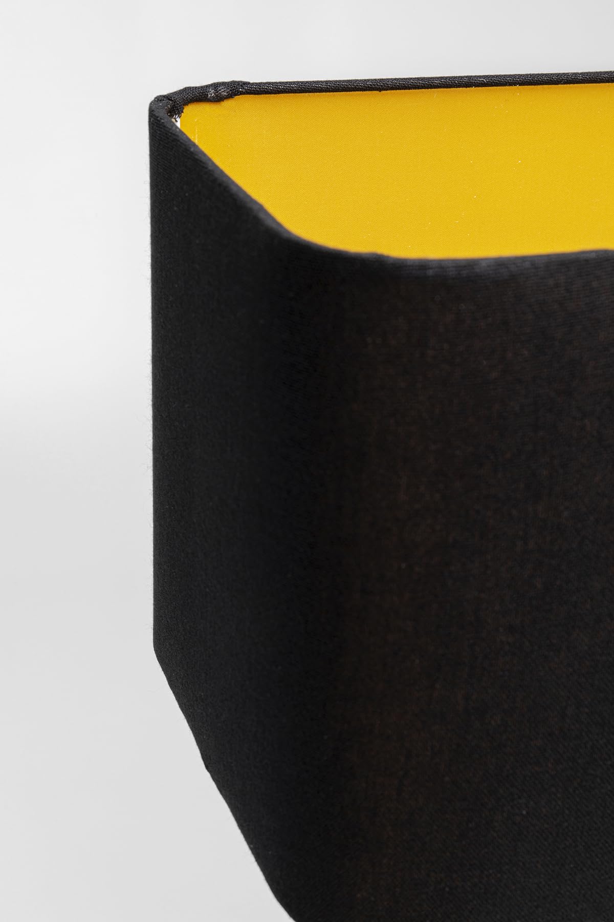 kare-design-tischleuchte-betta-fish-gold-schwarz-e27-leinen-schirm image 5