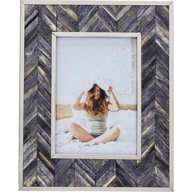 kare-design-bilderrahmen-chevron-grau-verspiegelt-21-x-26-x-2-cm-f-r-13x18 image 1
