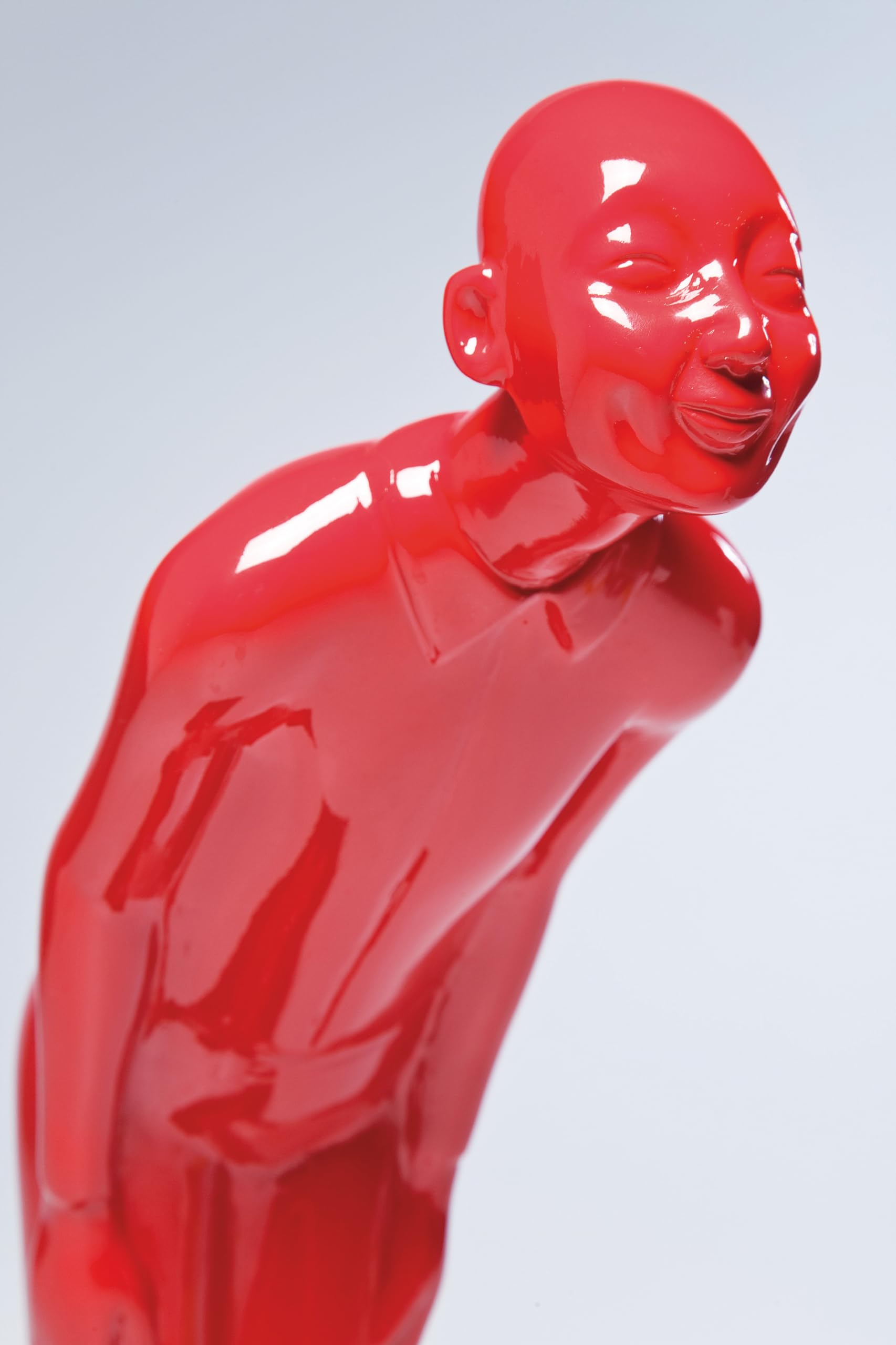 kare-design-welcome-guest-deko-figur-rot-fiberglas-auf-marmorsockel-46x13x20-cm image 5