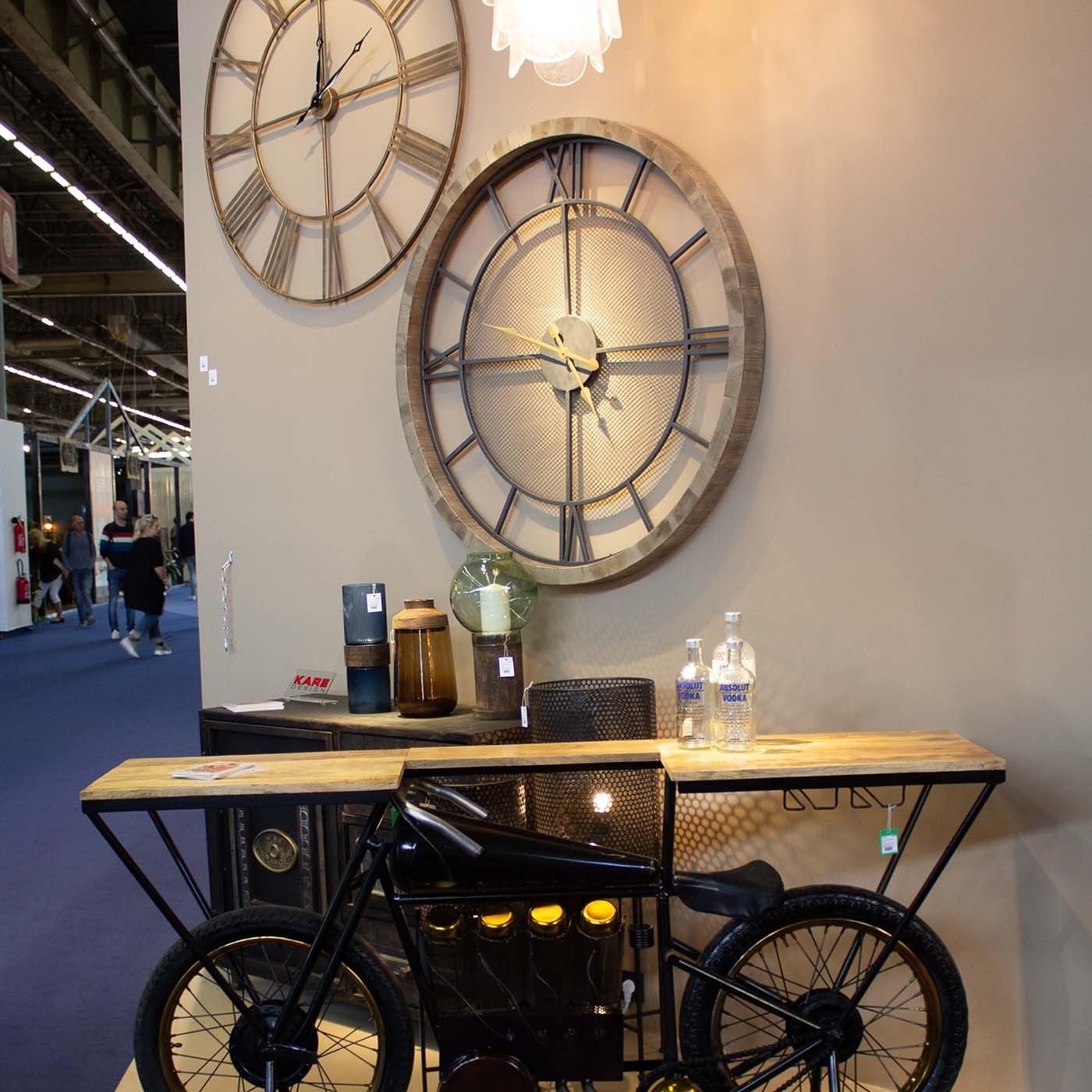kare-design-wanduhr-village-grau-121-cm-massivholz-121x121x8-cm image 2