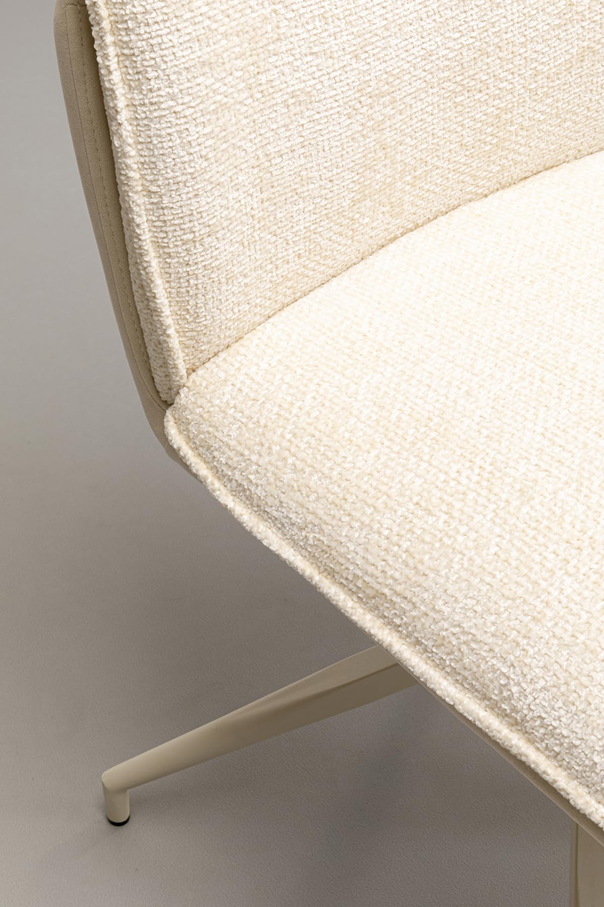 kare-design-hilla-drehstuhl-wei-85x61x47-cm-180-grad-drehbar image 8