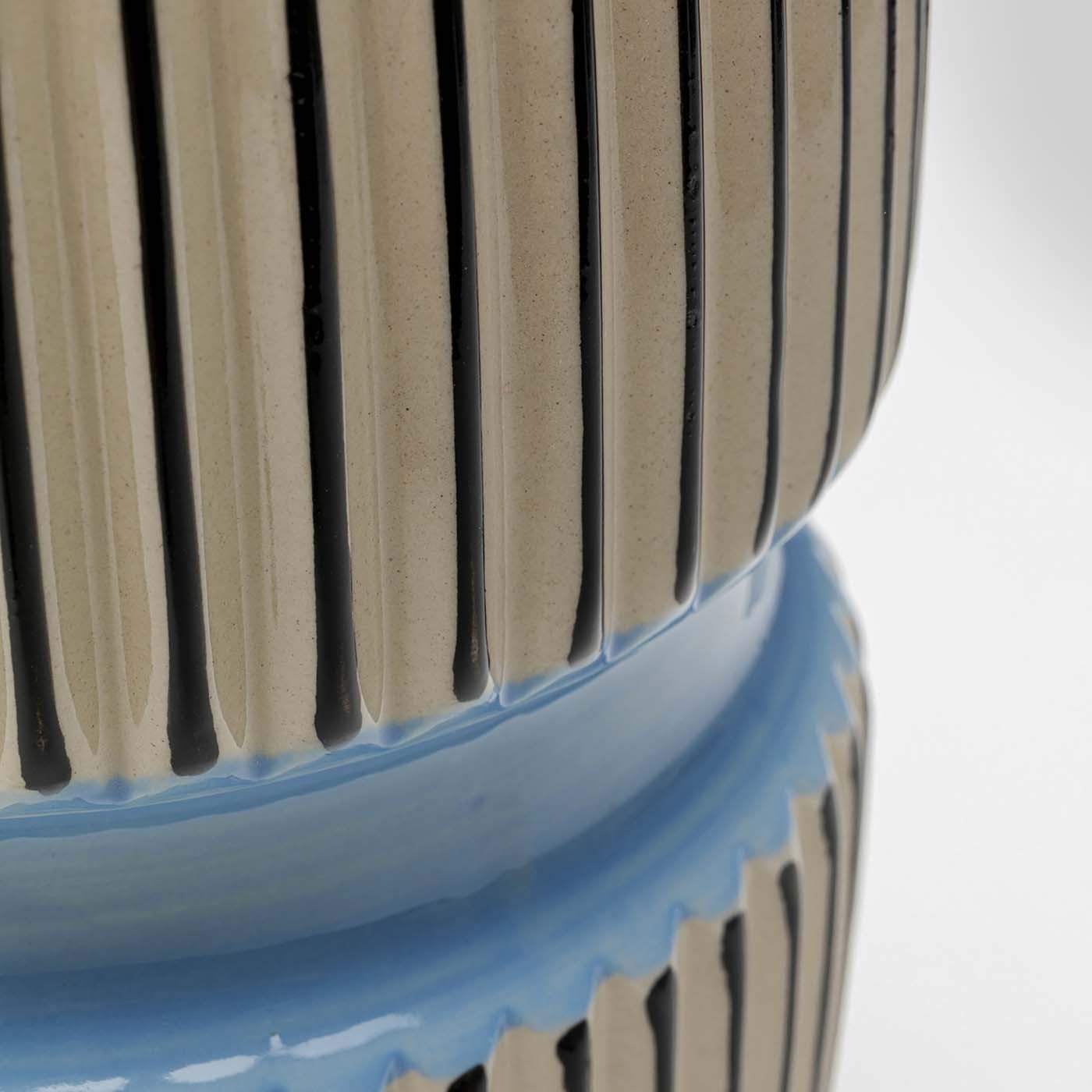 kare-design-vase-calabria-blau-porzellan-handgearbeitet-31-cm image 3