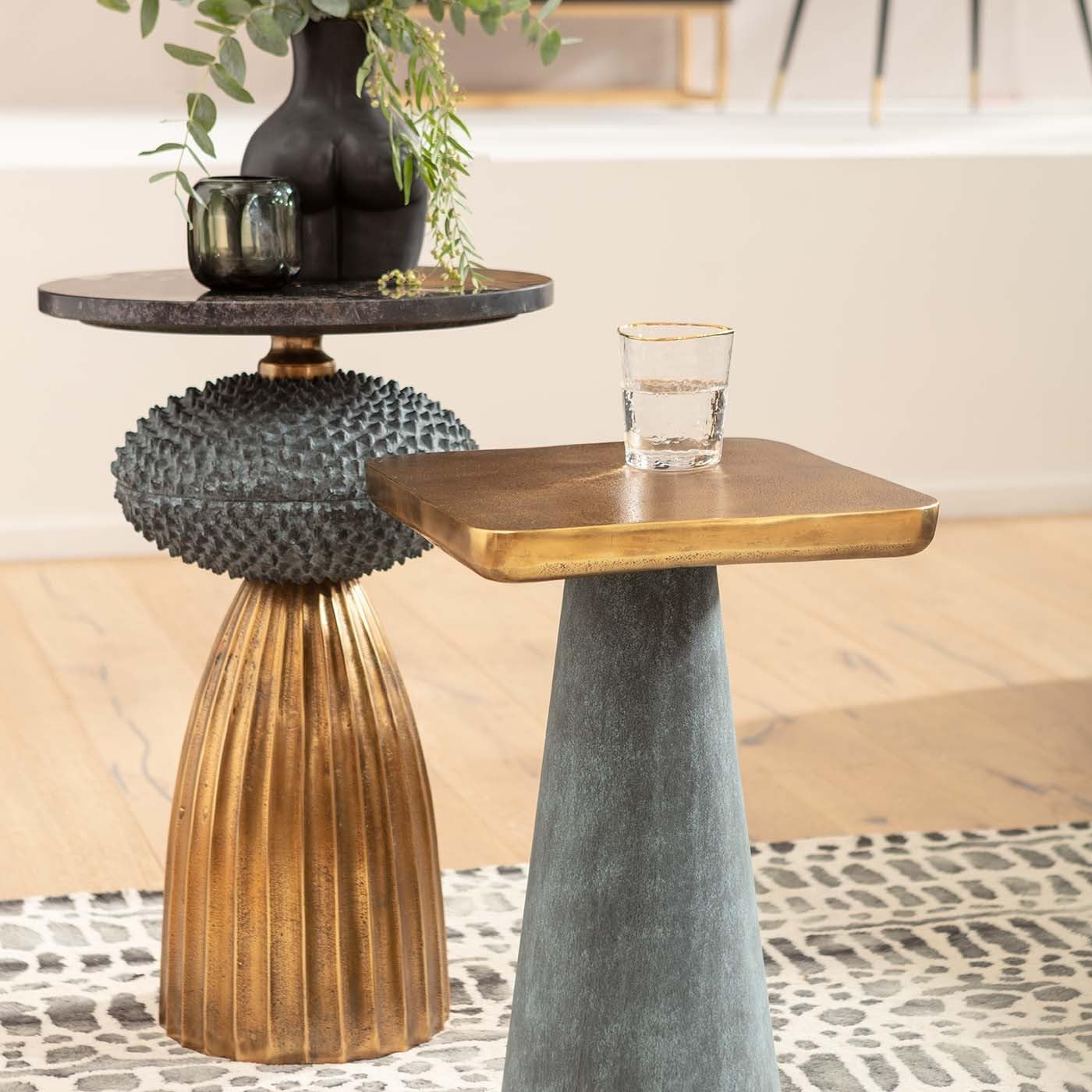 kare-design-masha-beistelltisch-marmor-gold-62x43x43-cm image 2