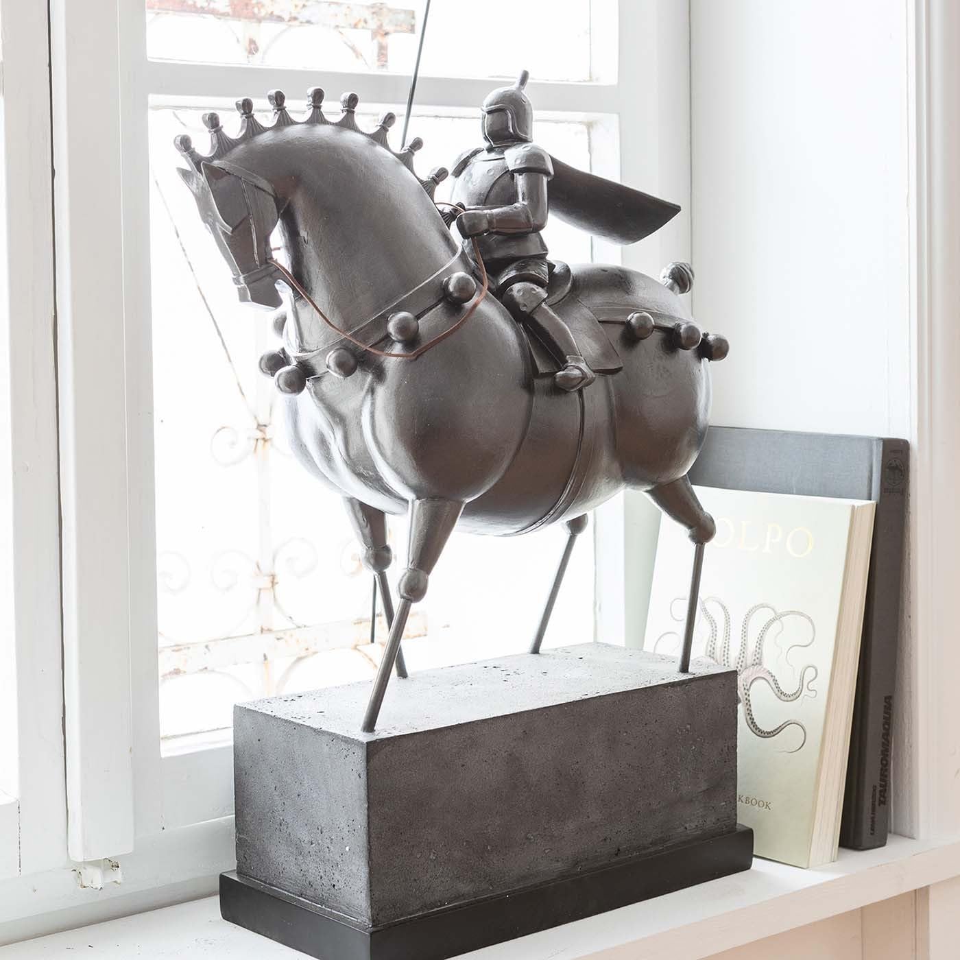 kare-design-black-knight-deko-figur-ritter-schwarz-70x54x20-cm image 2