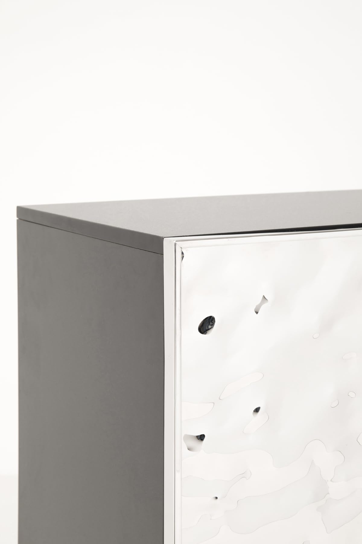 kare-design-carino-sideboard-silber-schwarz-chrom-80x151x41-cm-mit-4-t-ren-push- image 5