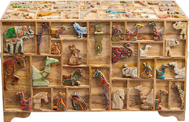 kare-design-truhe-zoo-81x47x42-cm-aufbewahrungstruhe-mango-massivholz-tiermotive image 1