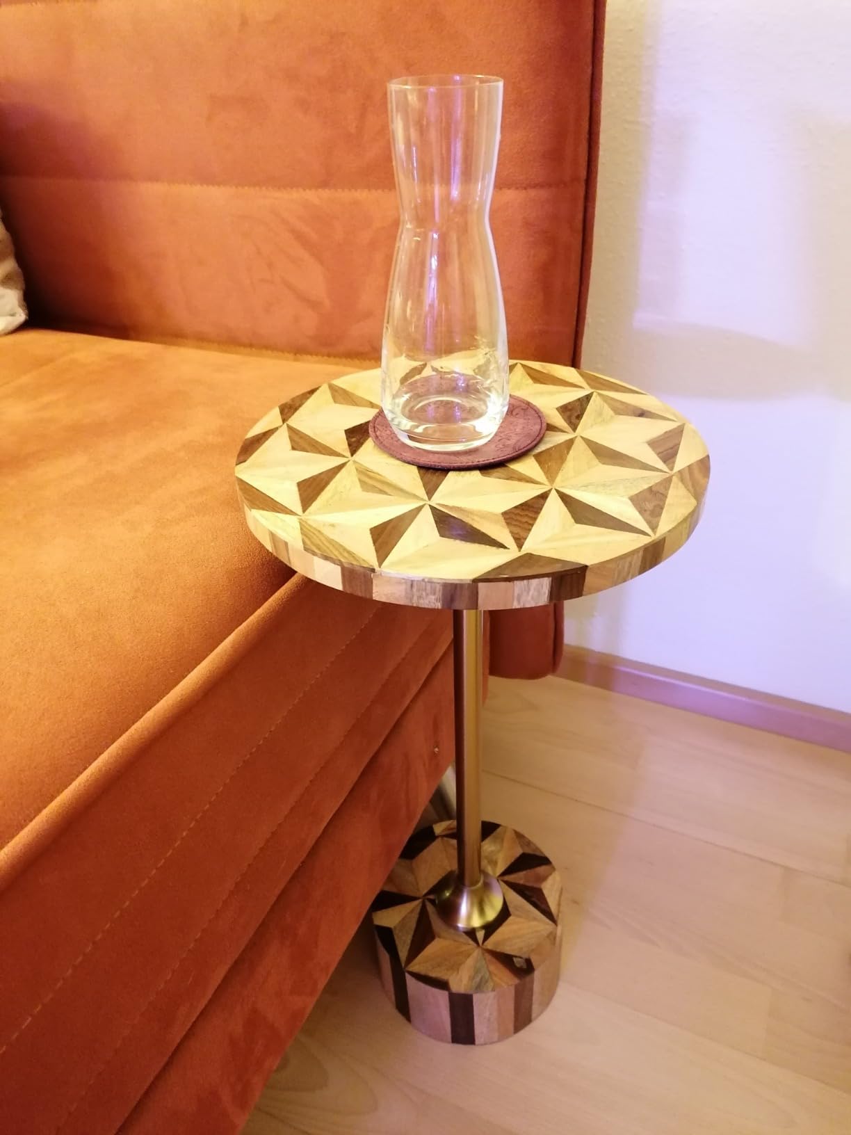 Echter Hingucker neben dem Sofa