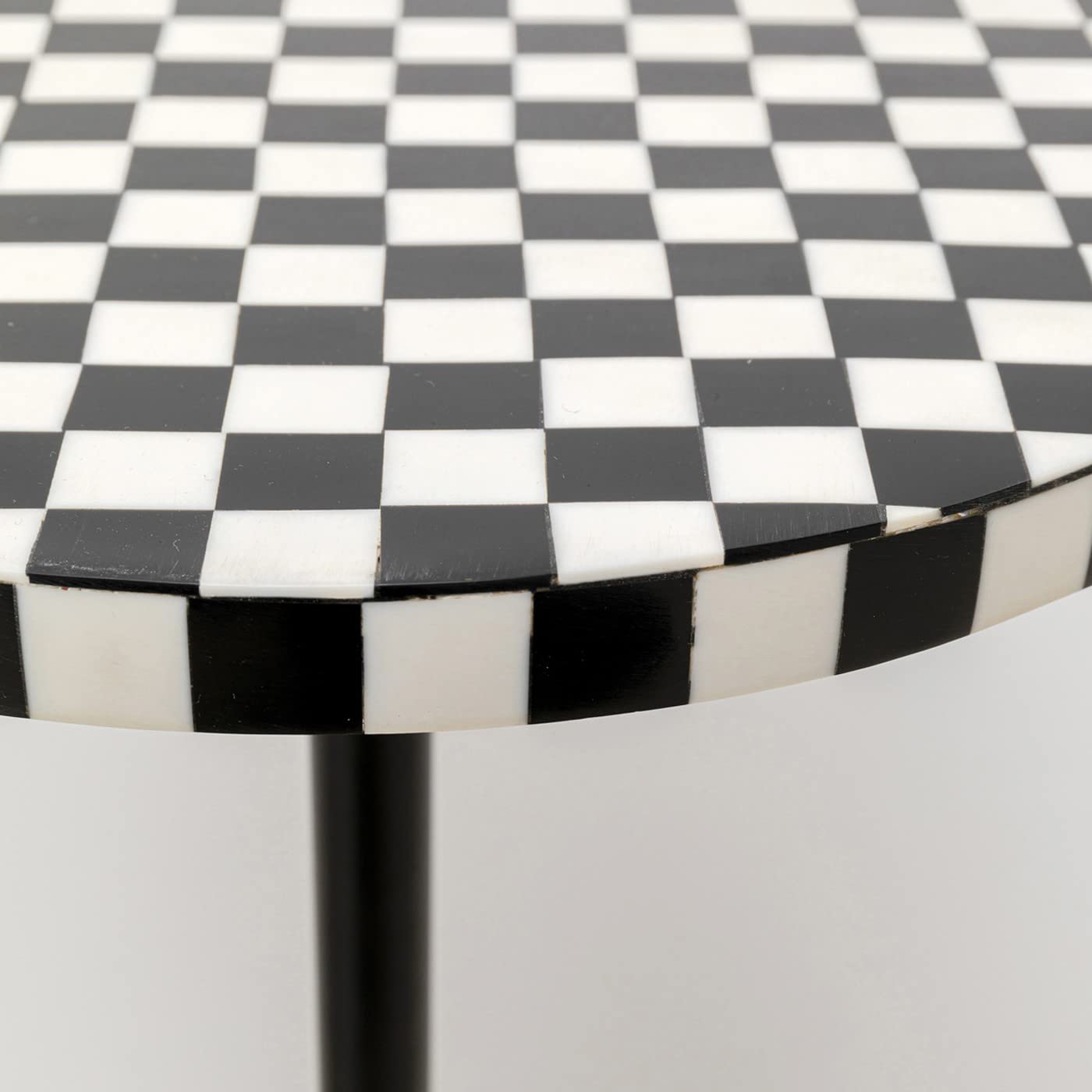 kare-design-beistelltisch-domero-chess-wei-schwarz-rund-50x25x25-cm image 4