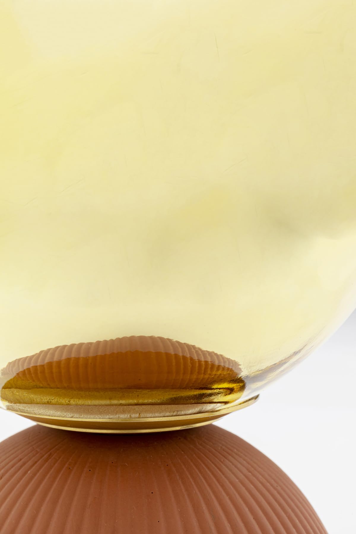 kare-design-magic-ball-tischleuchte-gold-mit-gips-sockel-und-glas-kugel-g9 image 4